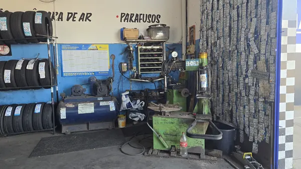 Serviços em rodas de ferro e liga leve na borracharia em Cosmópolis